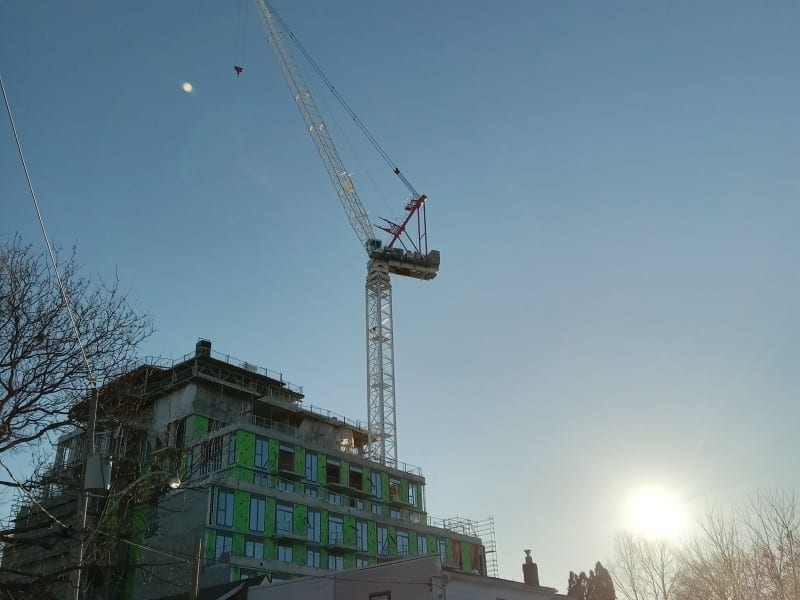 Rising above the Neighbourhood